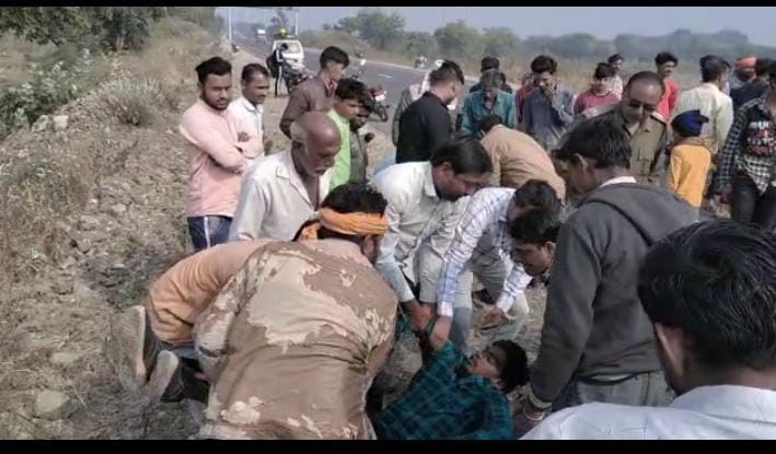 बाईक आपस में टकराई चार की मौत
