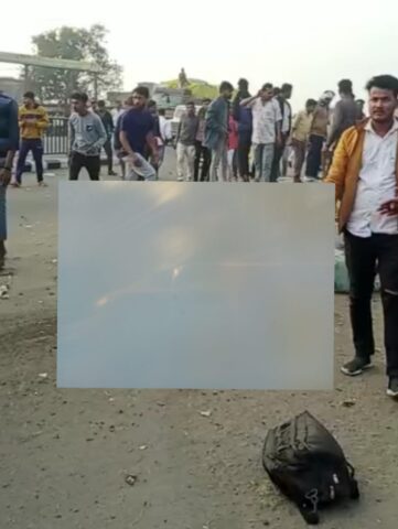 बेलगाम ट्रक ने कुचला डेढ़ दर्जन लोगों को