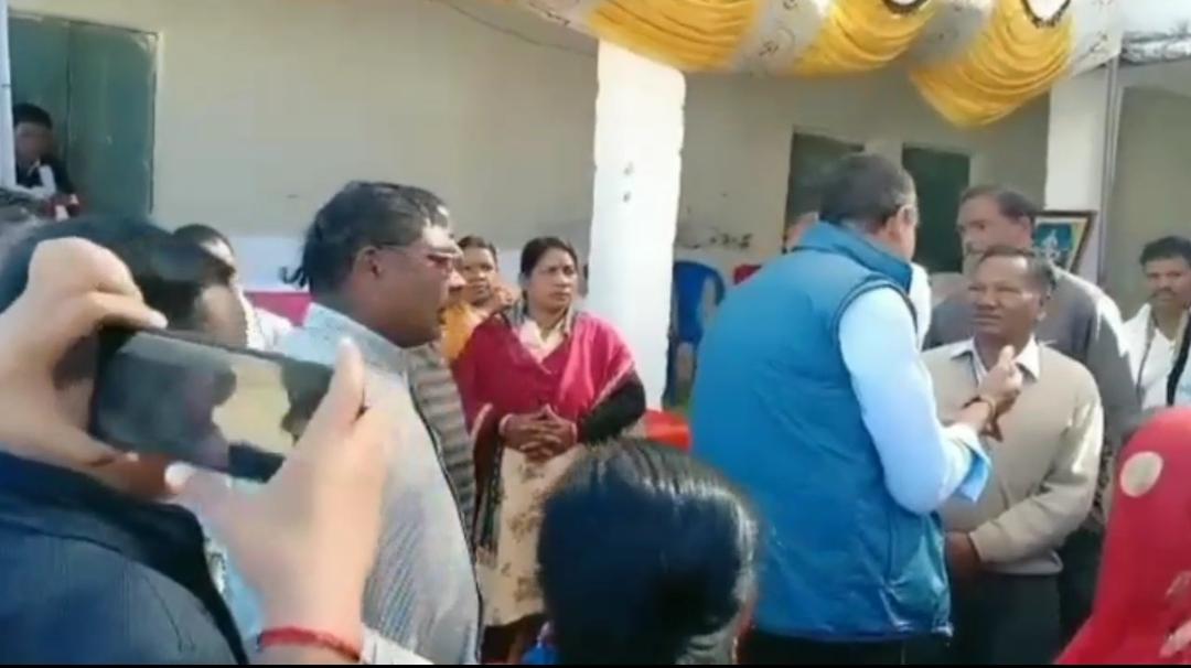 आज डीएम को मारूंगा