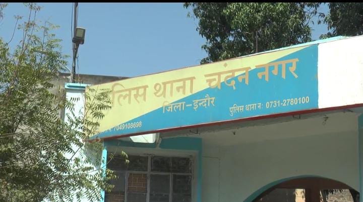 छात्रा झूली फांसी पर
