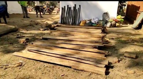 अवैध सागौन लकड़ी पकड़ाई चार गिरफ्तार नौ फरार