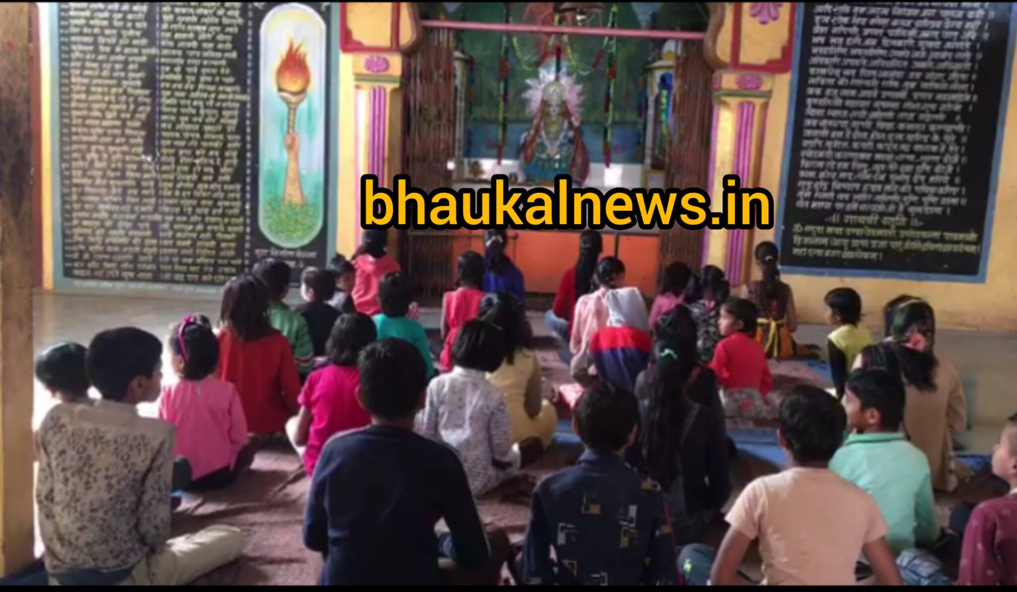 तन्मय के लिए दुआएं,स्कूली बच्चों ने किया गायत्री जाप