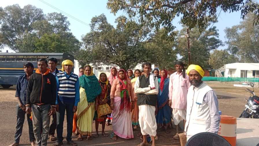 पलायन का दंश काम कराने के बाद नहीं दिया गया मजदूरी