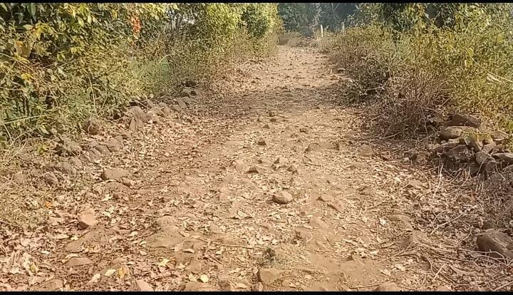 मनरेगा योजना के काम में किच किच विभाग के खेल से लोग परेशान