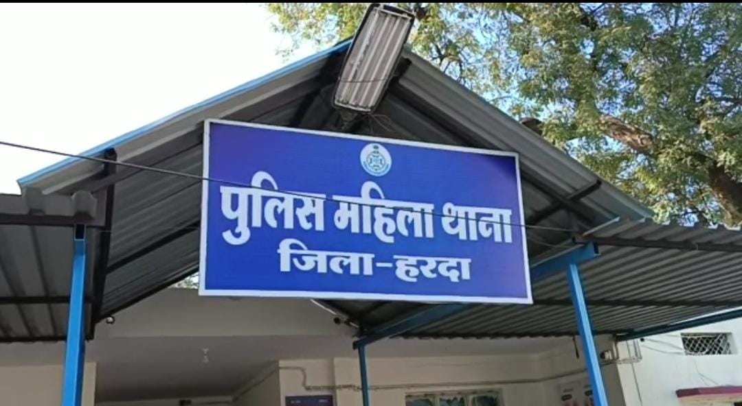 छात्रा से सोसल मीडिया में दोस्ती , बलात्कार फिर ब्लेक मेंलिंग