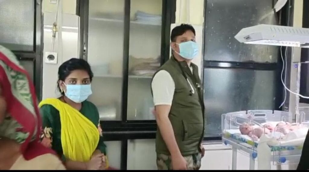 सात बच्चों की मां फिर जन्मी तीन बच्चों को