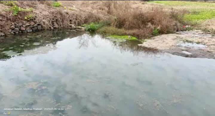 कुंड में एकत्रित पानी