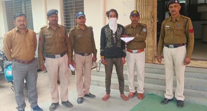 दर्जनों देशी कट्टे जप्त दो जिलों में हुई कार्रवाई