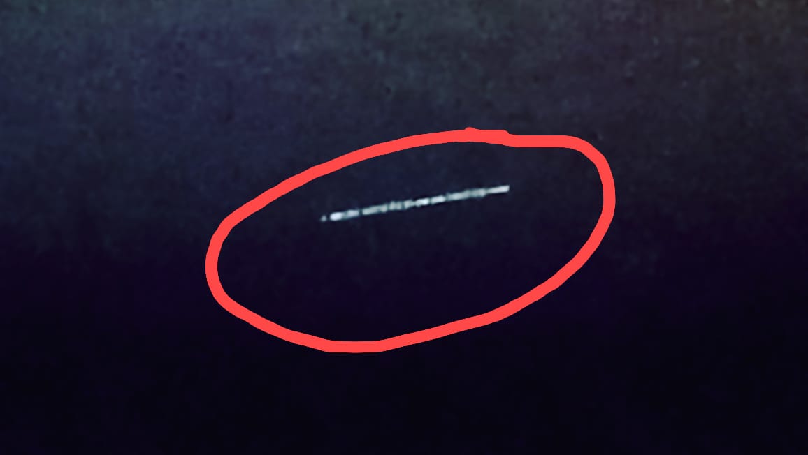 आसमान में अजीब आकृति