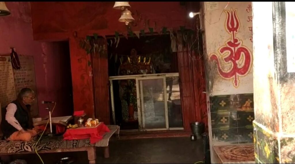 रेलवे ने जारी किया बजरंगबली को नोटिस विवाद बढ़ा तो पुजारी को भेजा नोटिस