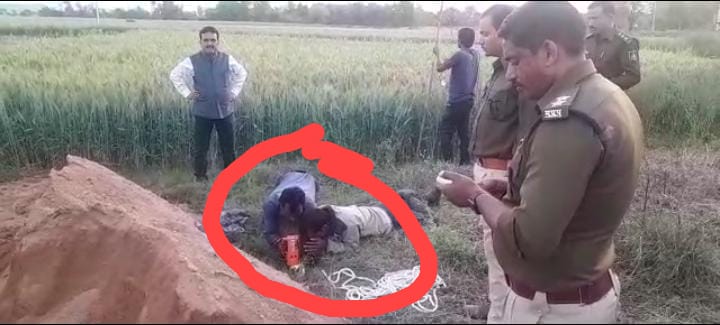 बोरबेल में गिरी तीन वर्ष की बच्ची
