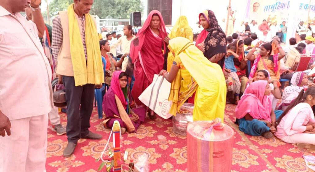 बिना दुल्हे के मंडप में घंटों बैठी रही दुल्हन मामला बढ़ता देख उठाया मंडप से