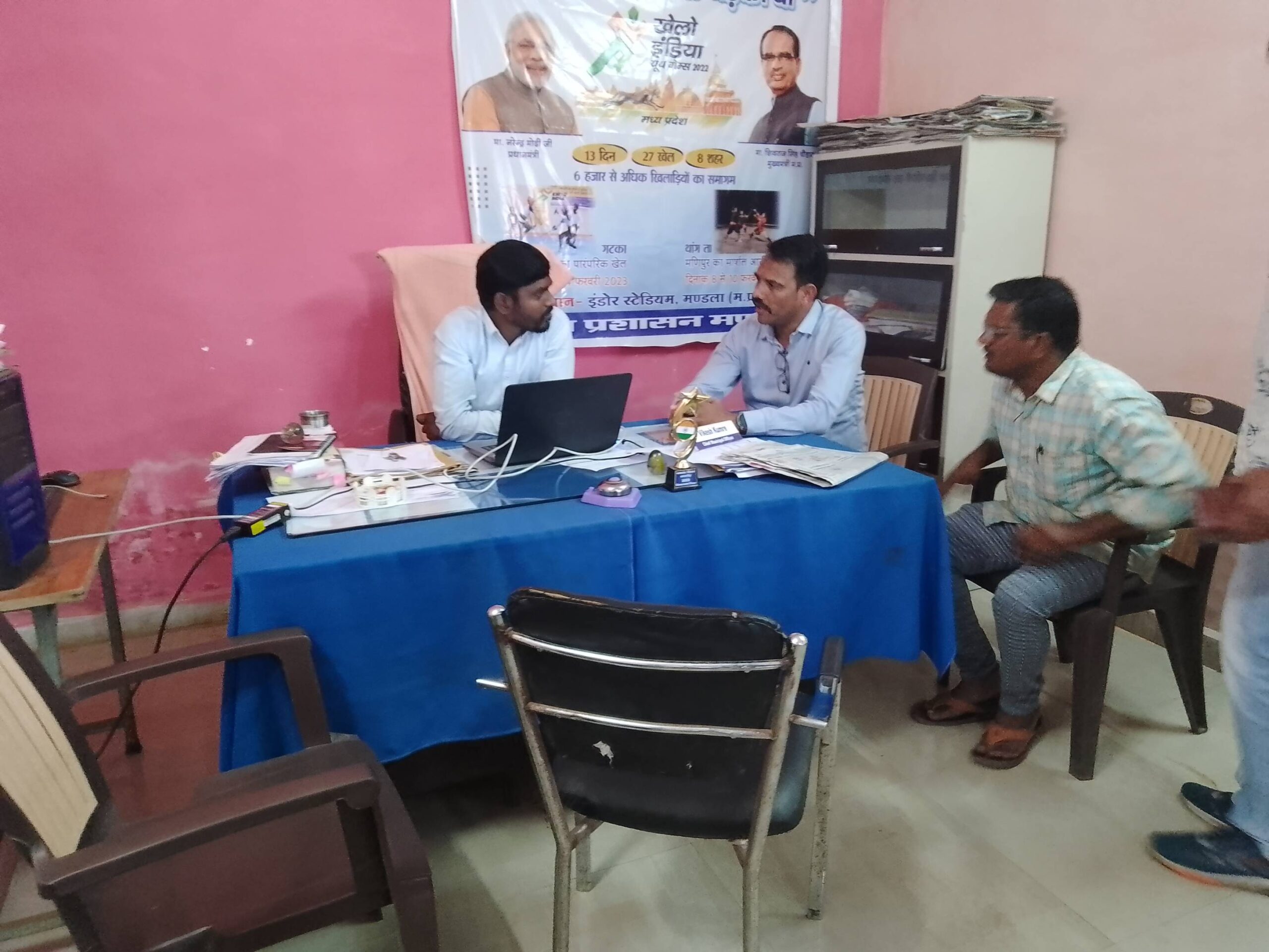 पच्चास हजार की रिश्वत लेते नगर परिषद सीएमओ निवास गिरफ्तार