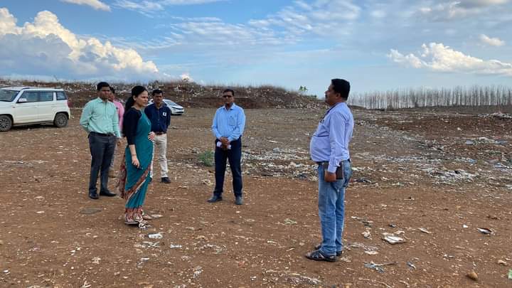 ट्रेचिंग ग्राऊँड की स्थिति देख कलेक्टर नाराज़