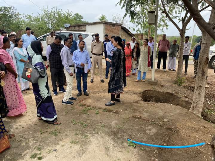 जमीनी हकीकत देख विफरी कलेक्टर आठ को नोटिस