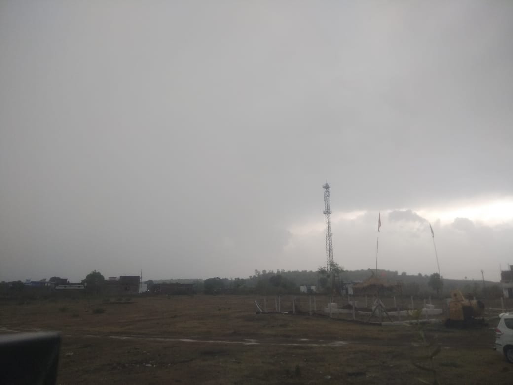 धूल भरी आंधी और तेज बारिश, तापमान में कमी