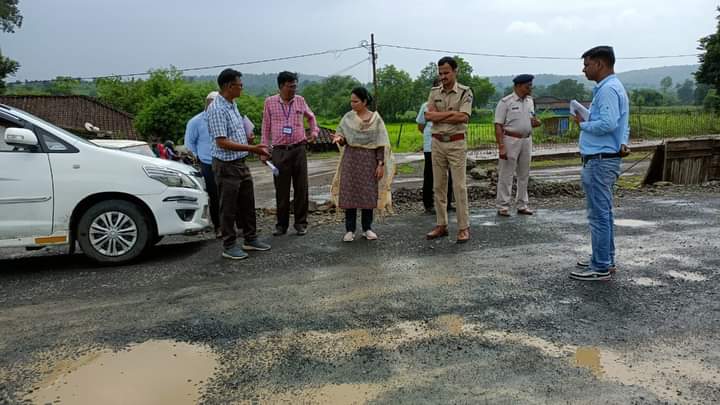 कलेक्टर ने किया मंडला से बरेला मार्ग का निरीक्षण