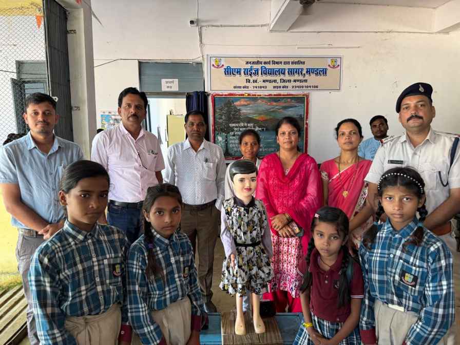मंडला पुलिस ने बनाया Robot Doll