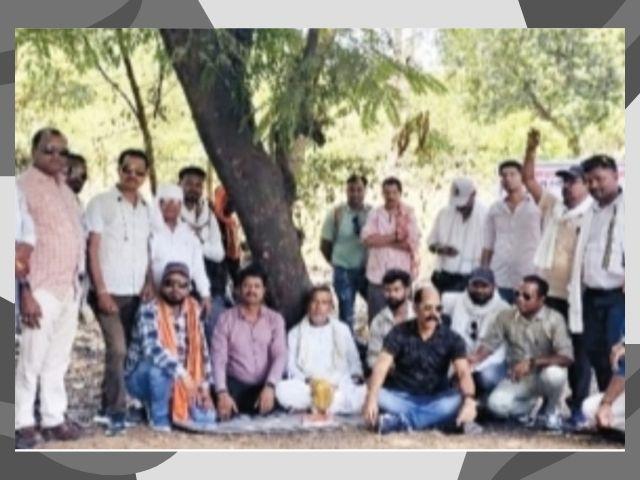 मंडला में पत्रकार बैठा भूख हड़ताल पर सवालों के घेरे में प्रशासन